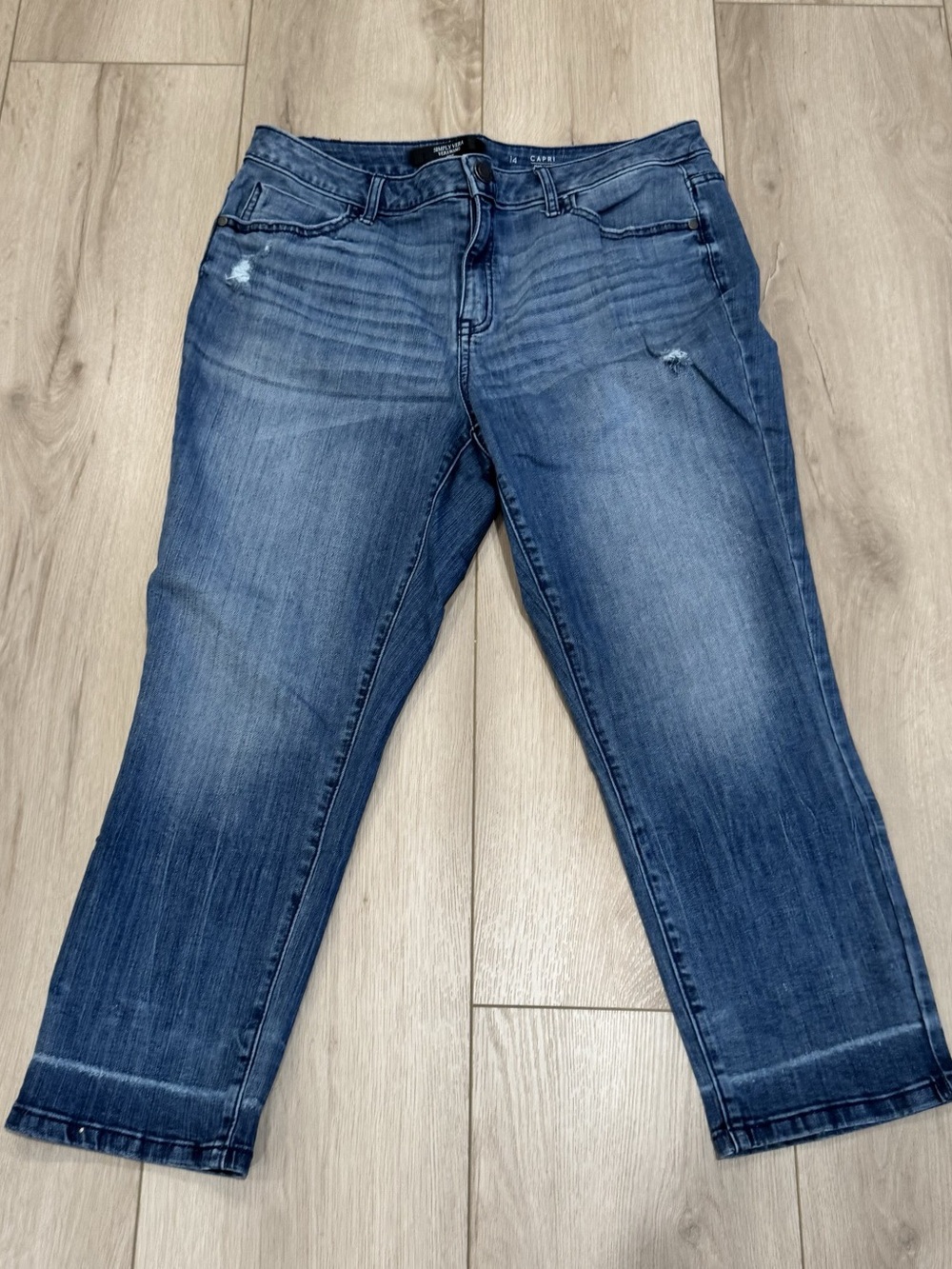 Simply Vera Wang Capri Jeans